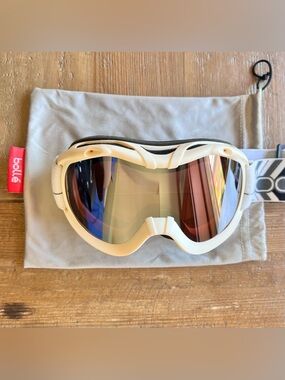 Bolle White Ski/Snowboard Goggles with Mirrored Lens Junior